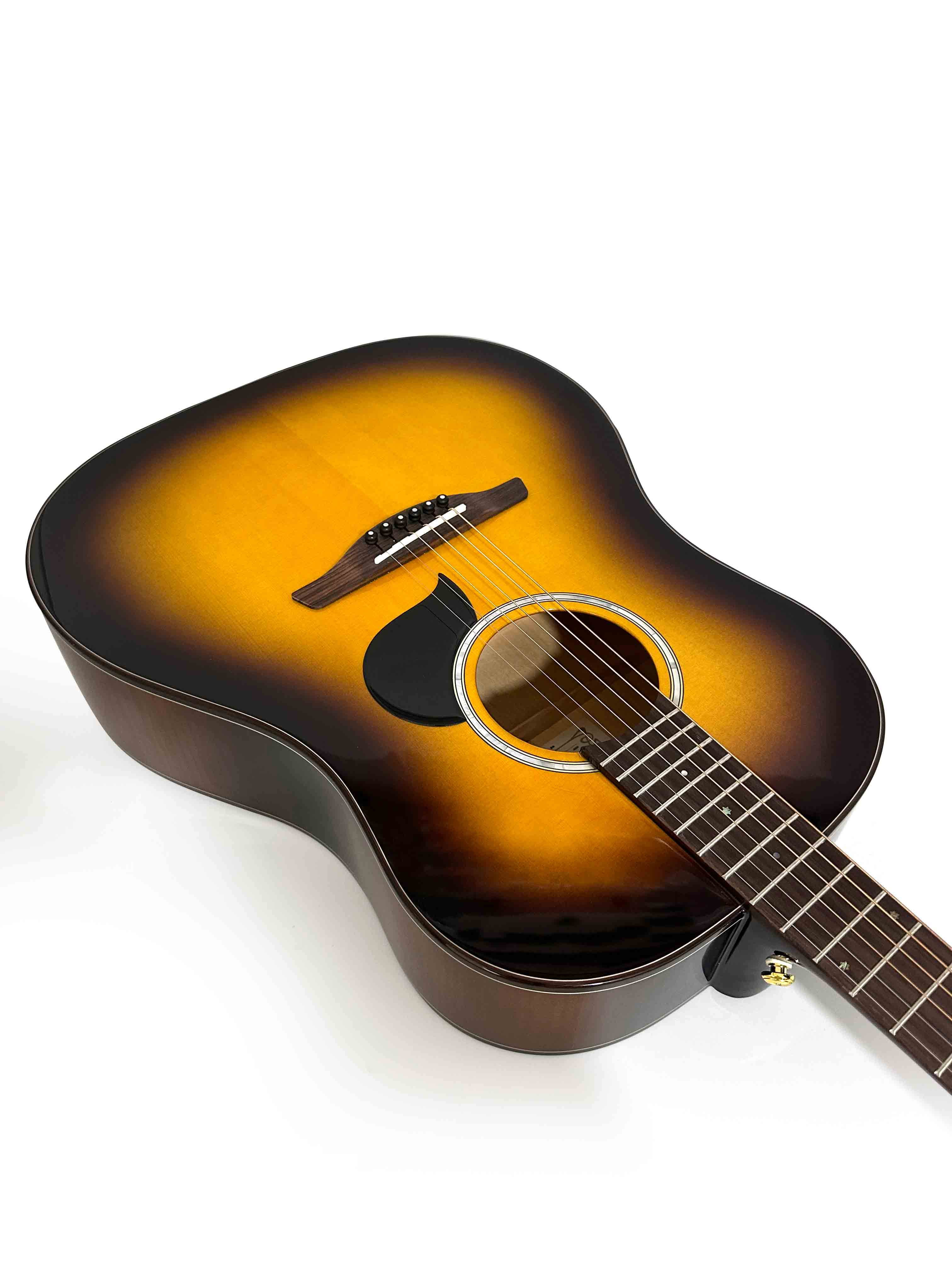 ZYNMJ5  Premium Quality Acoustic Guitar